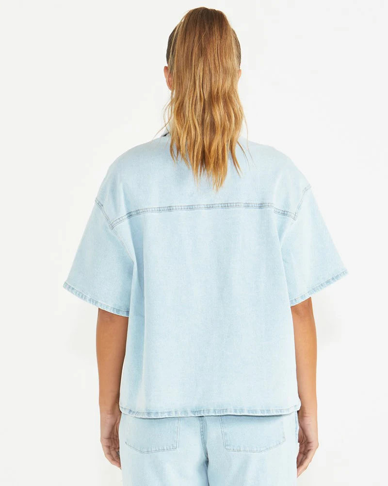 KATRINA BOYFRIEND BUTTON UP DENIM SHIRT TOP - LIGHT BLUE SNOW WASH