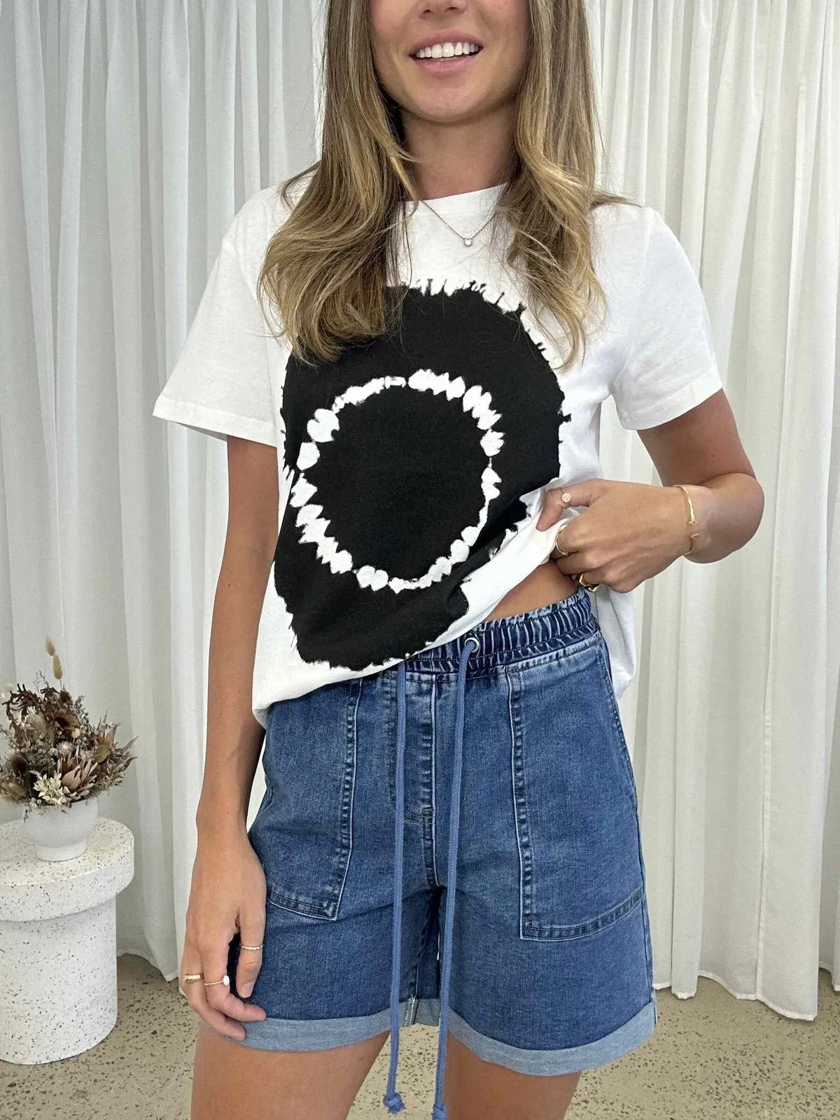 Sienna Large Front Pocket Denim Shorts - Blue