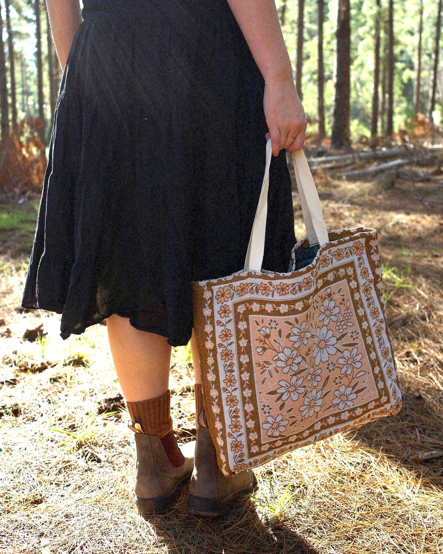Sunni Scenes - Gracie Beach Tote Bag