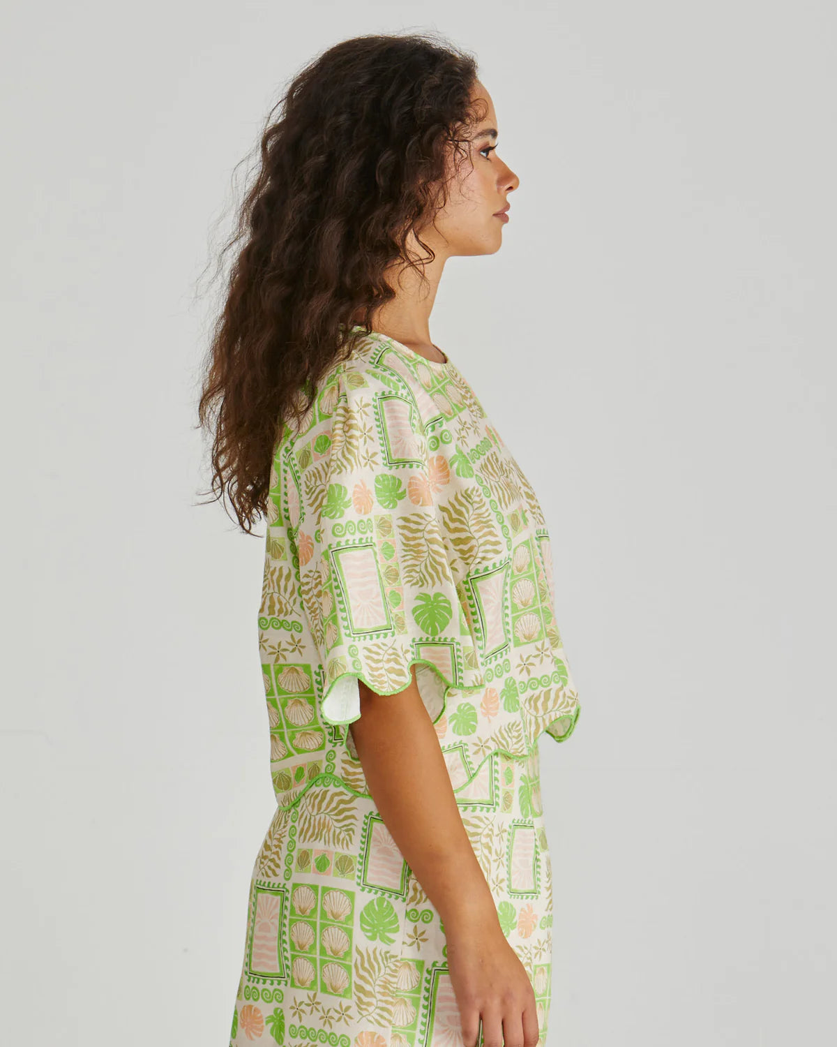 Emmett Cropped Scallop Top Shirt - Green Shell