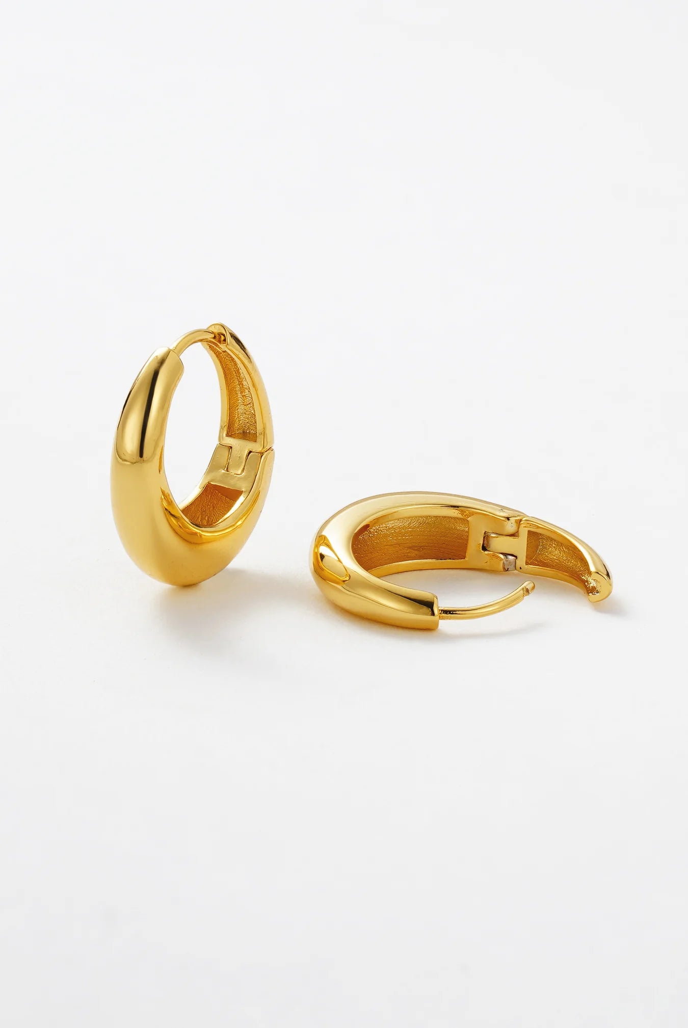Cleo Hoop (Medium) Earrings - Gold