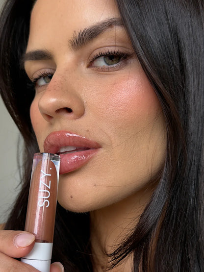 SUZY. GLOSS