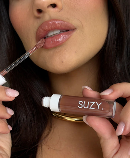 SUZY. GLOSS