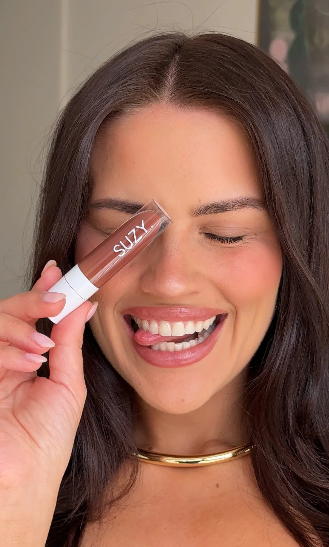 SUZY. GLOSS