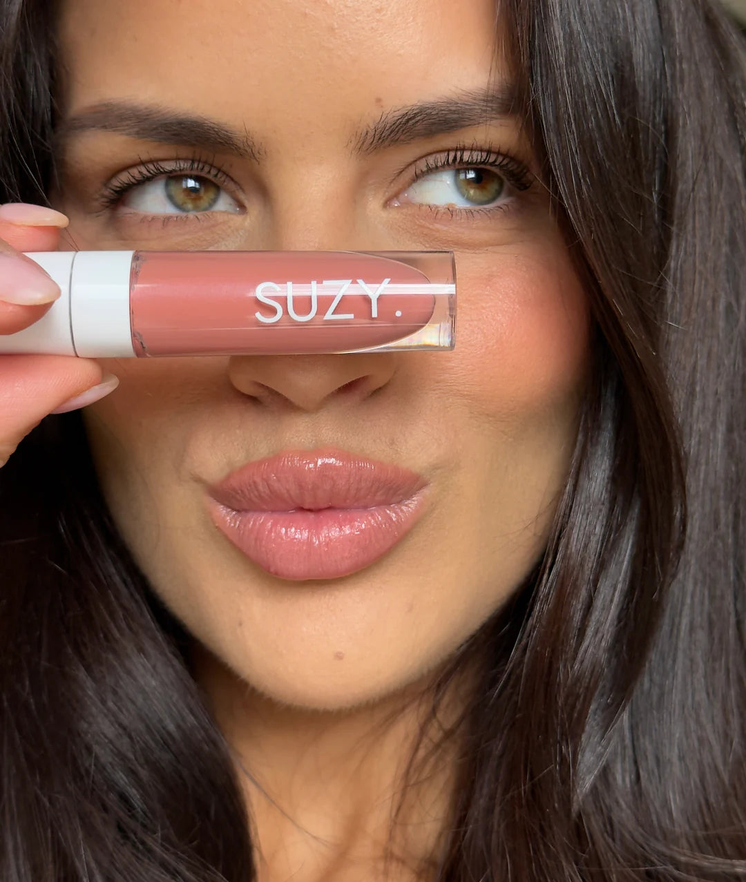 SUZY. GLOSS