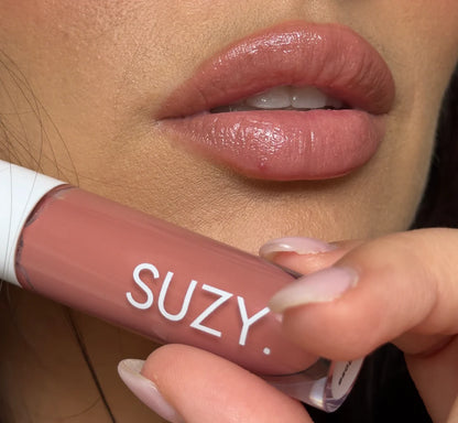 SUZY. GLOSS