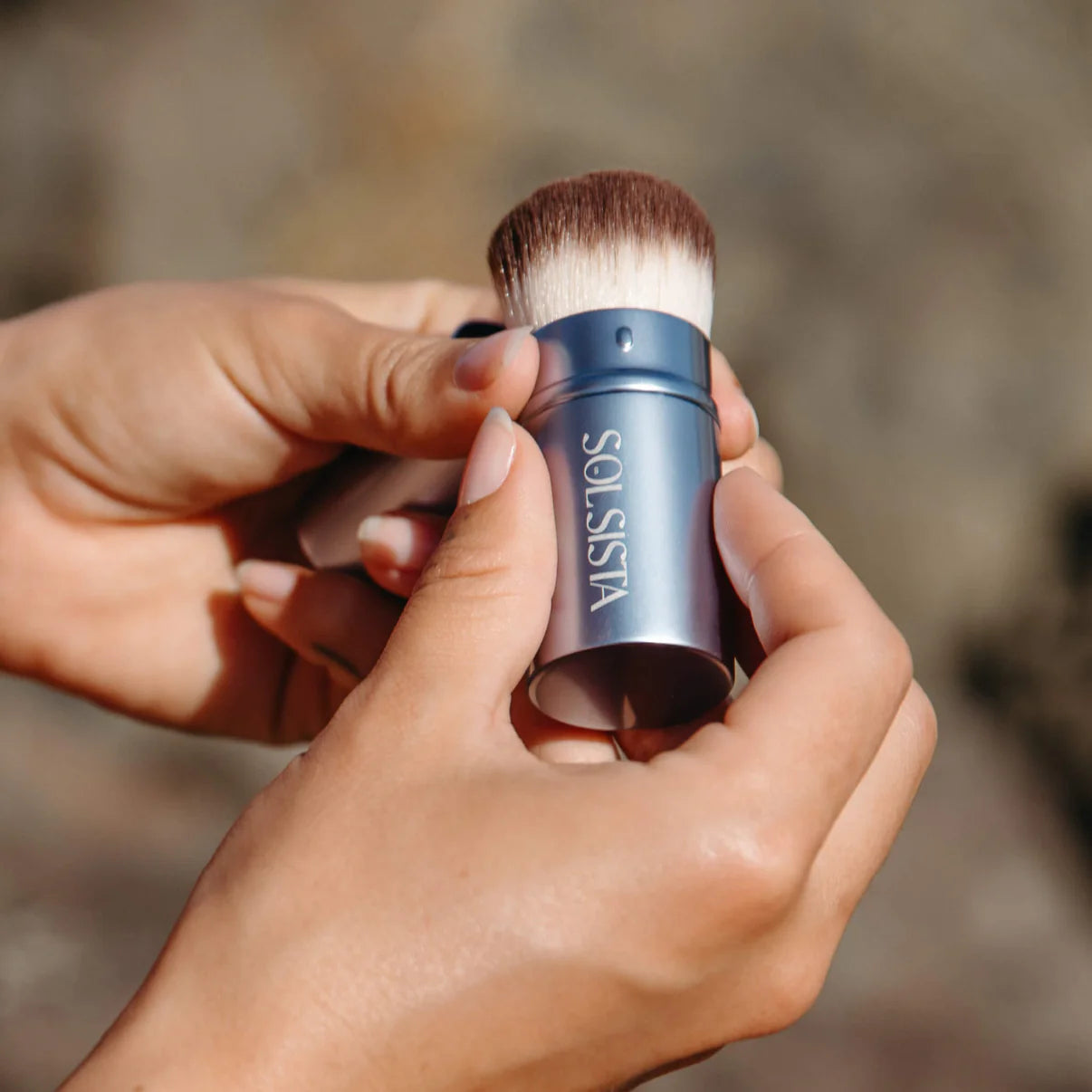 RETRACTABLE KABUKI BASE BRUSH