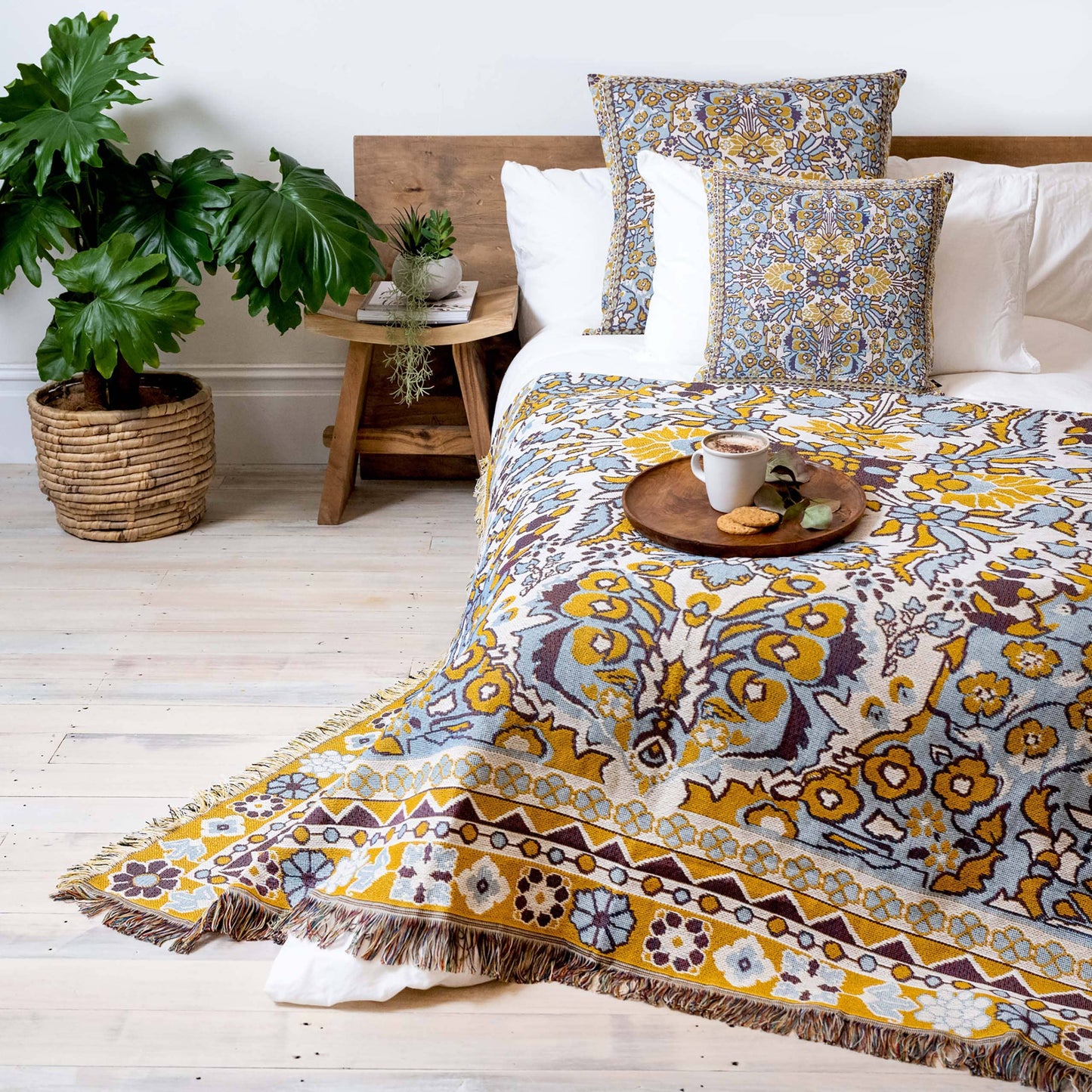 'Every Little Thing' Woven Picnic Rug/Throw: Large 170x200cm | HENDEER