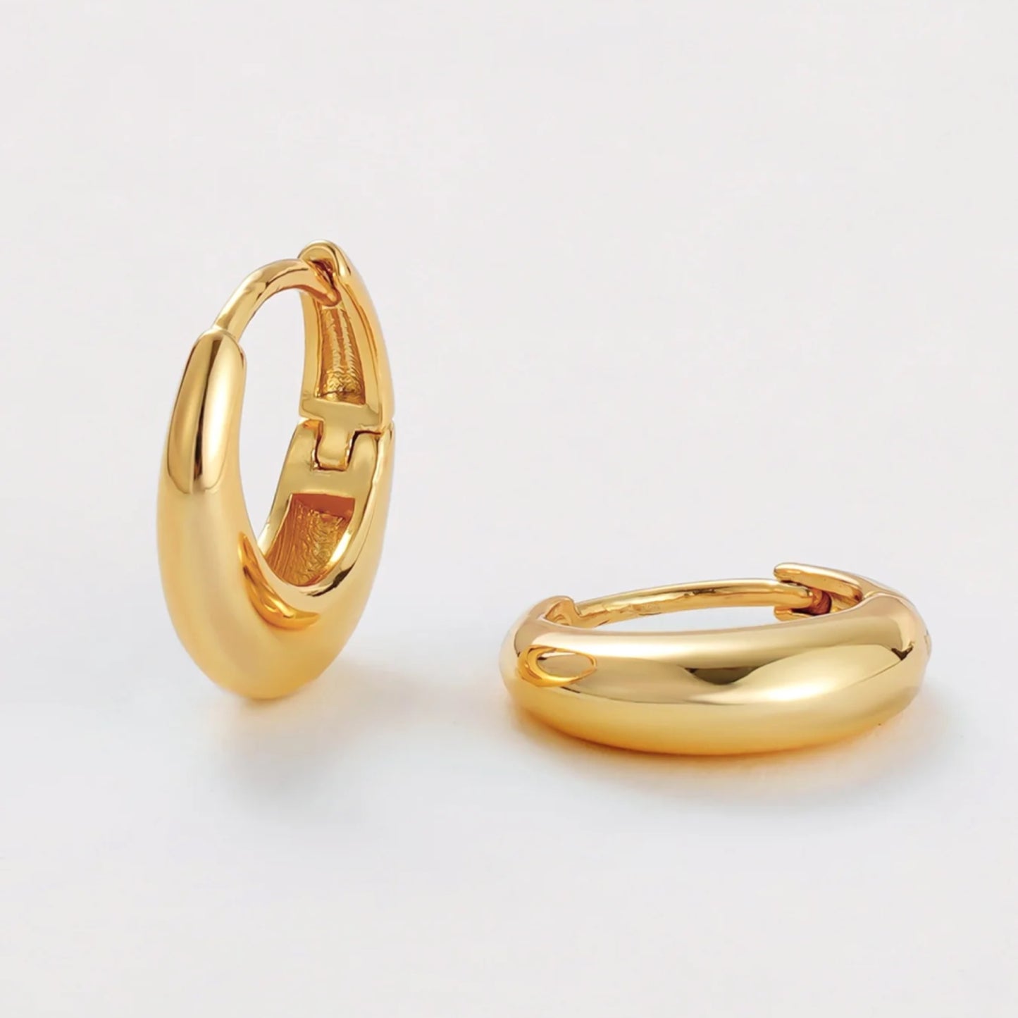 Cleo Hoop (Medium) Earrings - Gold