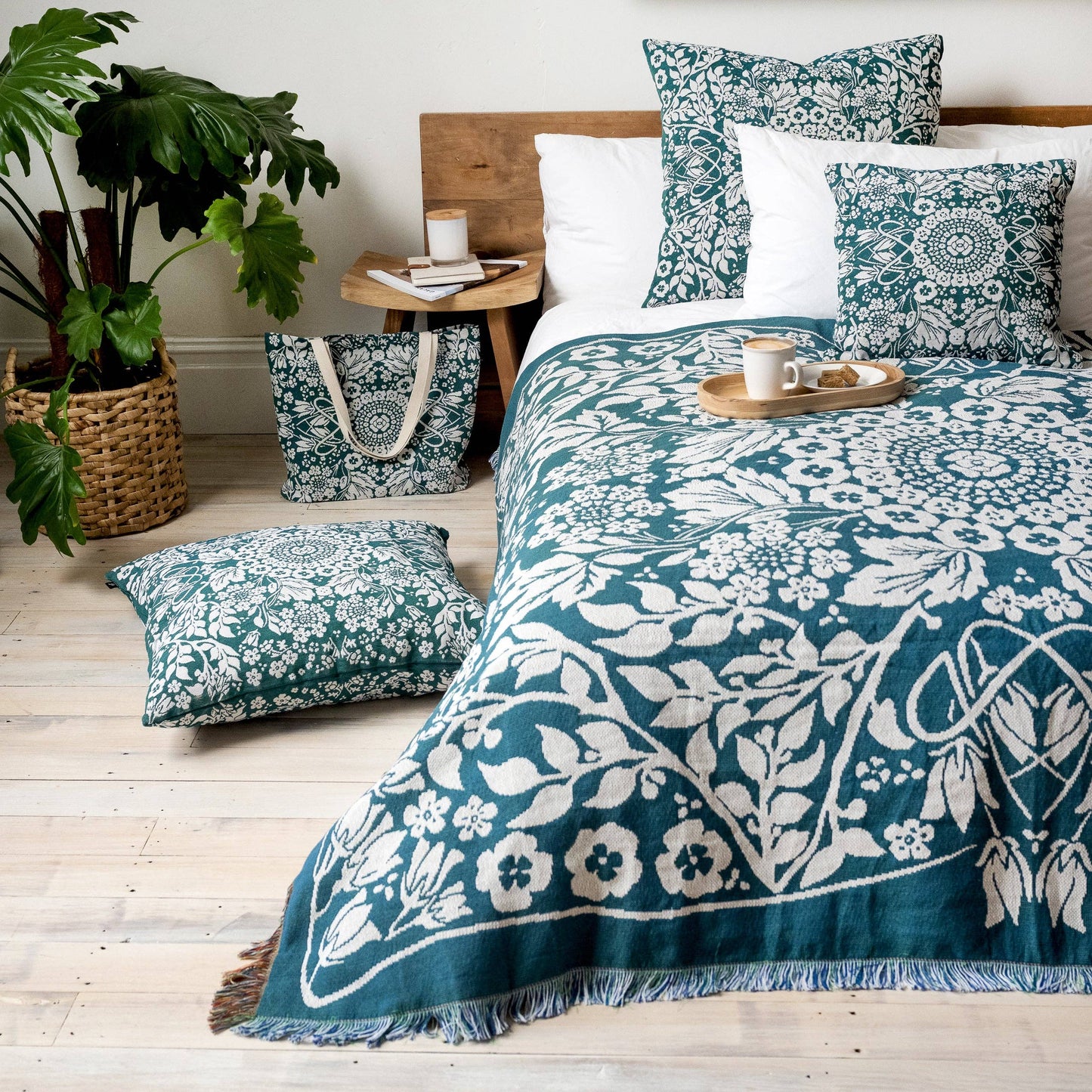 Across the Universe Tote Bag | HENDEER