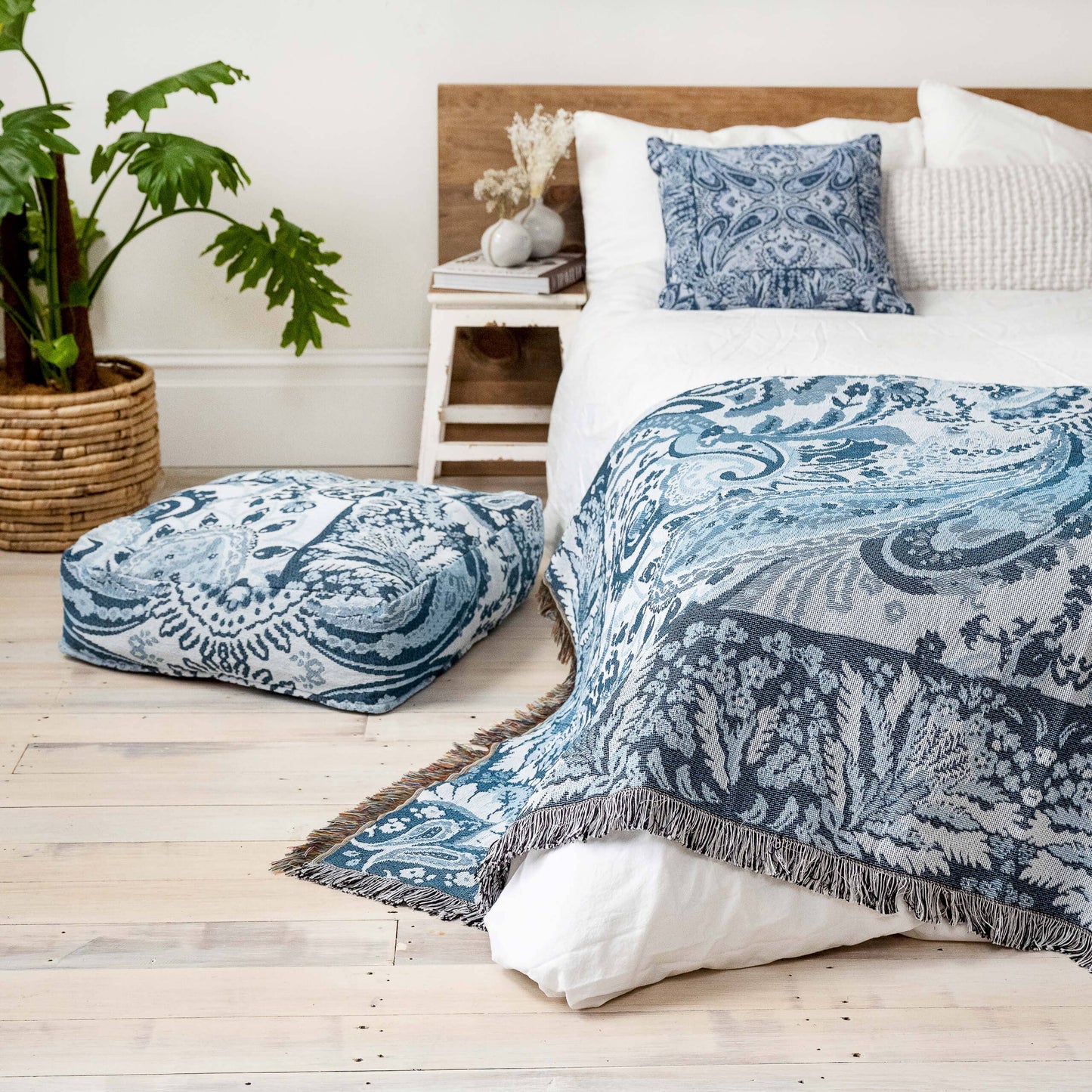 ‘Yesterday' Woven Picnic Rug/Throw: Regular 130x160cm | HENDEER