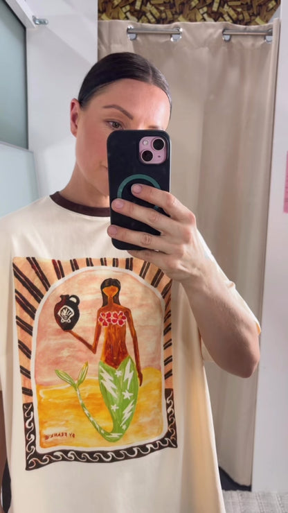 Mya Oversized Tee Beige Mermaid Vase